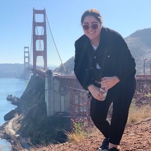 Meet your Posher, Selin
